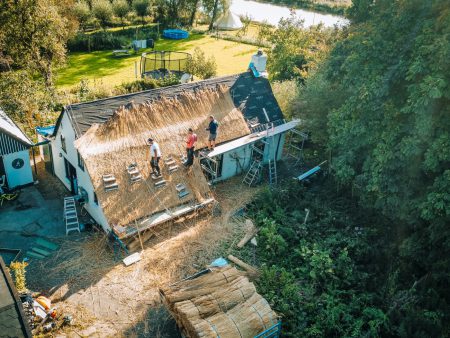 "Van verouderd naar verbluffend: Het avontuur van het vernieuwen van ons rieten dak"